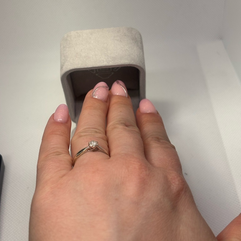 9K White Gold Diamond Ring, size 5.75 - Picture 8 of 9